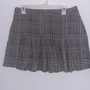 Mini Pleated Houndstooth skirt